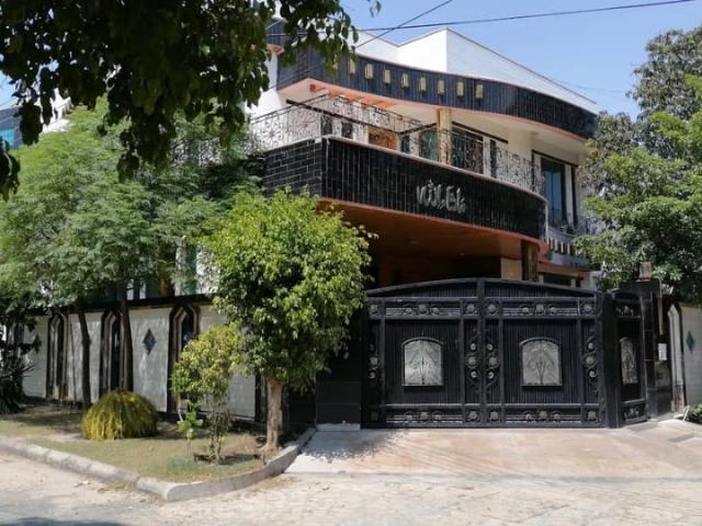 House for sale in Naz Town, لاہور ڈویژن