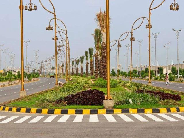 Land for sale in DHA Phase 8, ٹبہّ