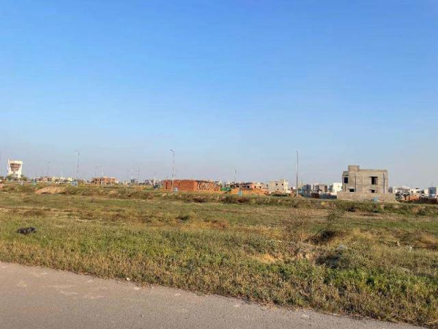 Land for sale in DHA Phase 8, ٹبہّ