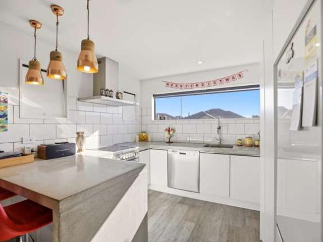 House for sale in Chaslands, Canterbury