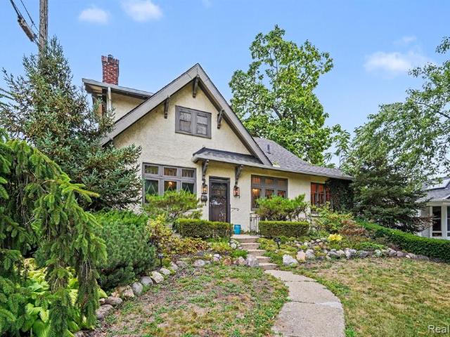 House for sale in Pleasant Ridge, Michigan