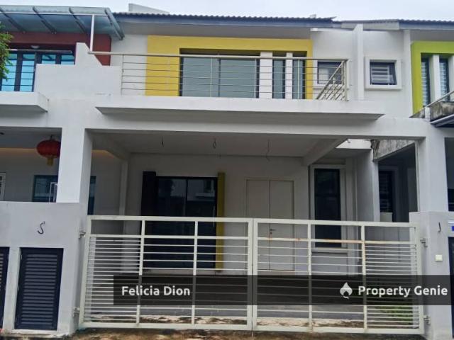Terraced House for sale in Malaka