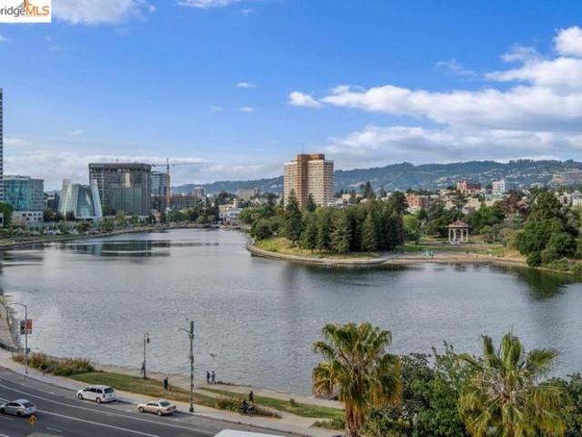 Condo for sale in Oakland, California