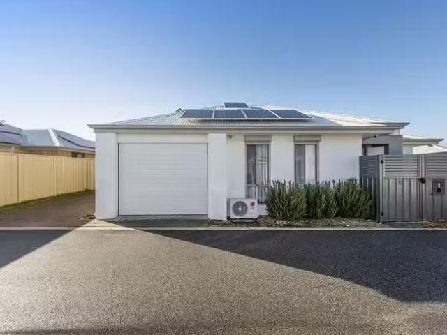 House for rent in Golden Bay