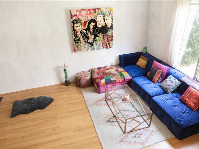 Room for rent in Canoga Park, California