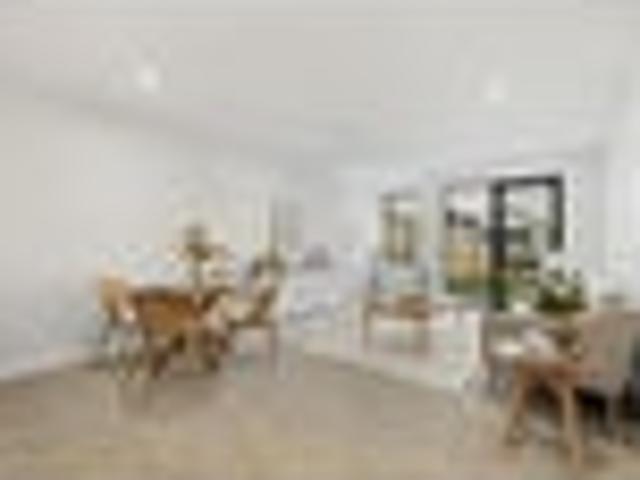 Townhouse for sale in Chaslands, Canterbury