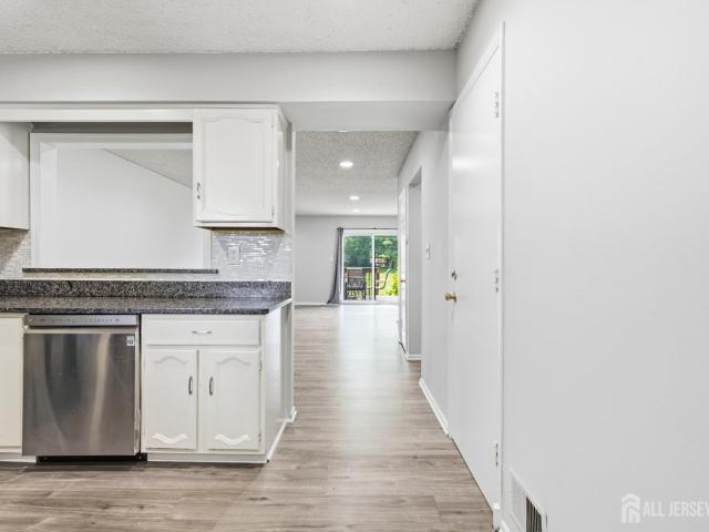 Townhouse for sale in Edison, New Jersey