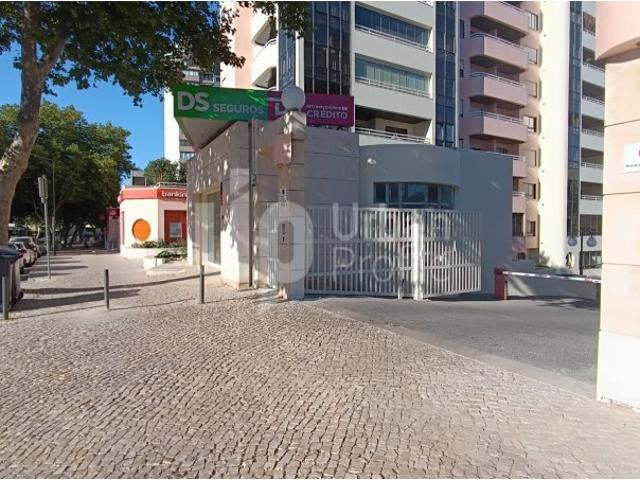 Garagem venda em Visconde da Luz, Cascais