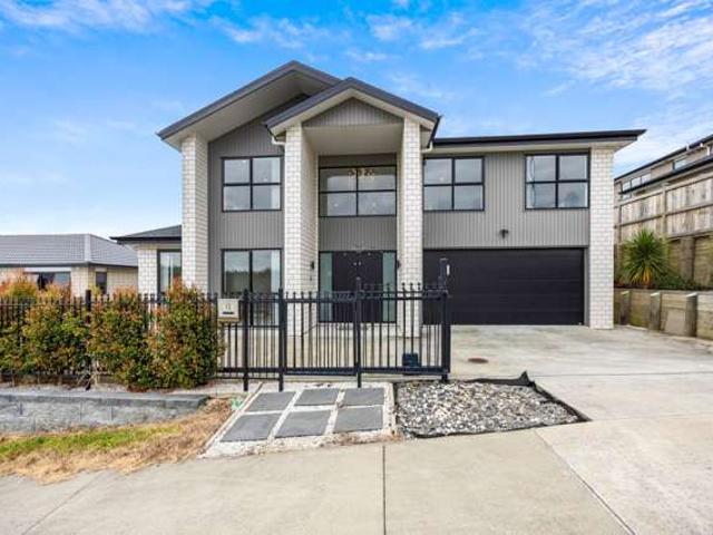 House for sale in Oratia