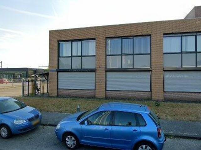 Bedrijfspand te huur in Slingerweg, Breda