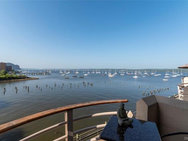 Condo for sale in Rockland, New York