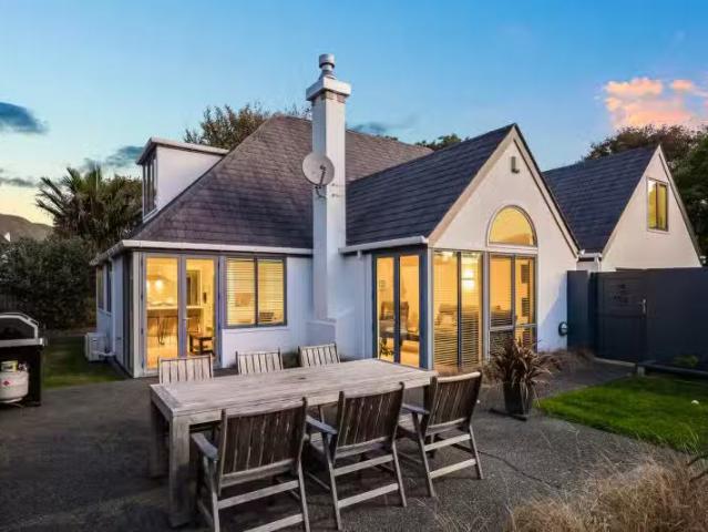 House for sale in Days Bay, Wellington