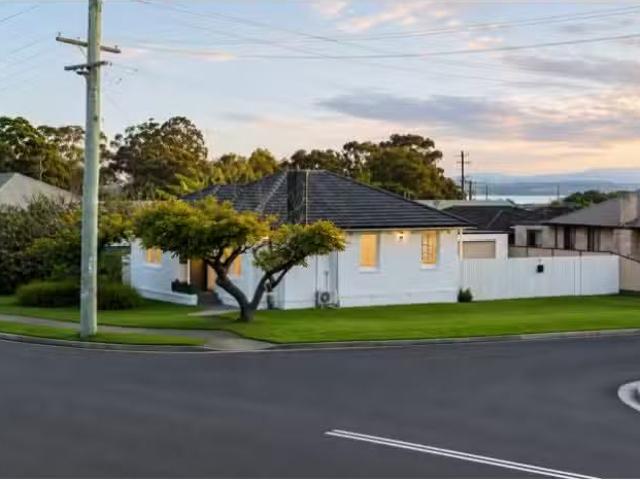 House for rent in Wollongong West, New South Wales