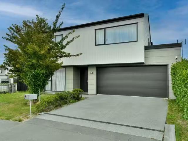 House for sale in Chaslands, Canterbury