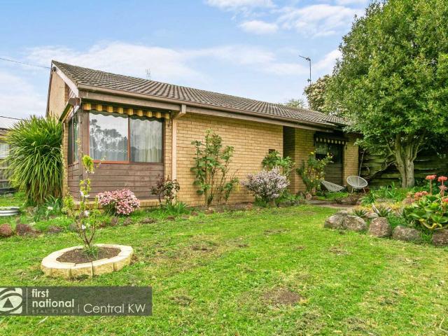 House for rent in Churchill, Victoria