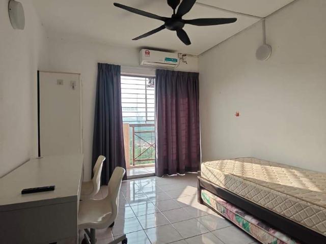 Room for rent in Petaling, Alam Impian