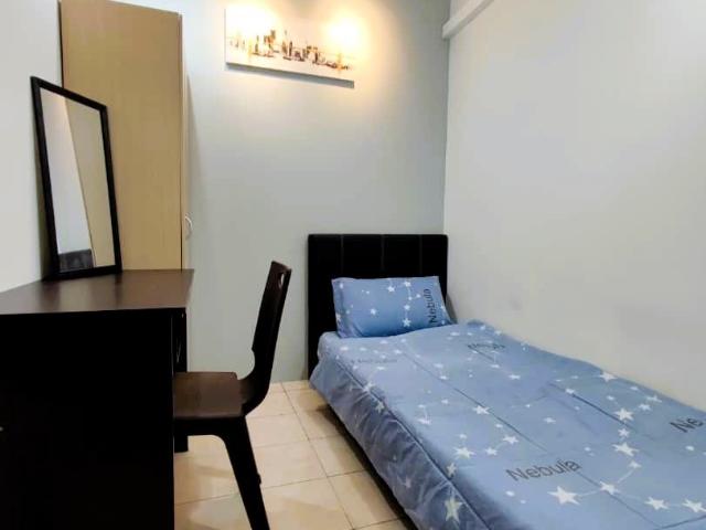 Room for rent in Petaling, Alam Impian
