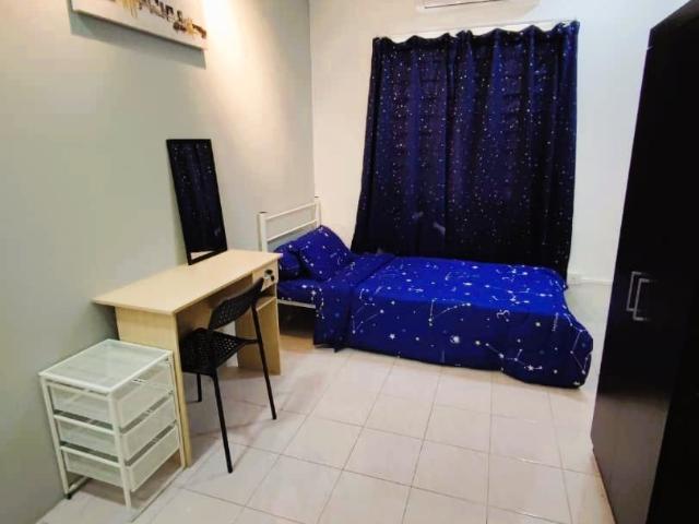 Room for rent in Petaling, Alam Impian