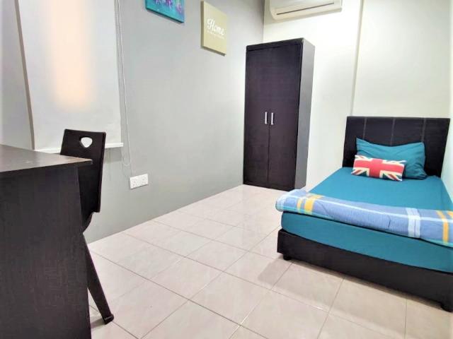 Room for rent in Petaling, Alam Impian