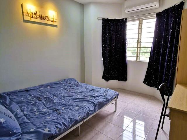 Room for rent in Petaling, Alam Impian