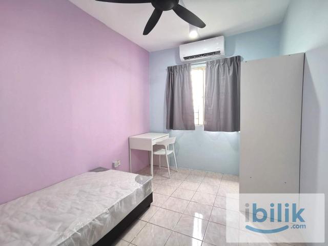 Room for rent in Petaling, Alam Impian