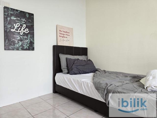 Room for rent in Petaling, Alam Impian
