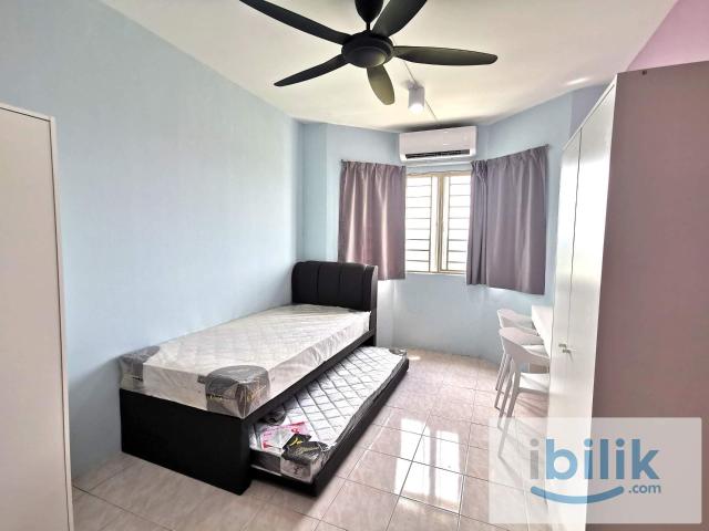 Room for rent in Petaling, Alam Impian