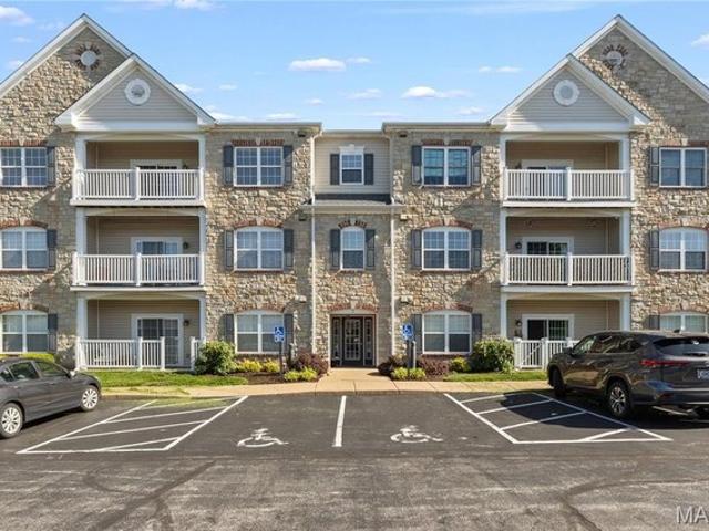 Condo for sale in Chesterfield, Missouri