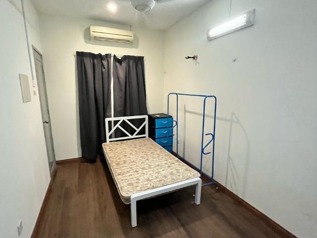 Room for rent in Petaling, Alam Impian