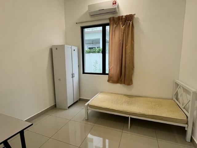 Room for rent in Petaling, Alam Impian