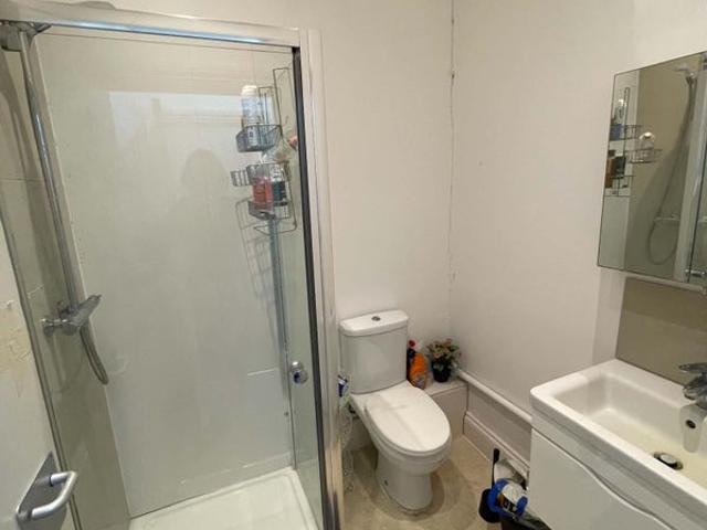 Studio for rent in Brownswood Park, Stoke Newington