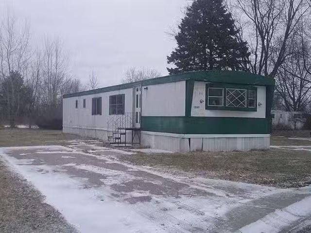 Condo for rent in Flint