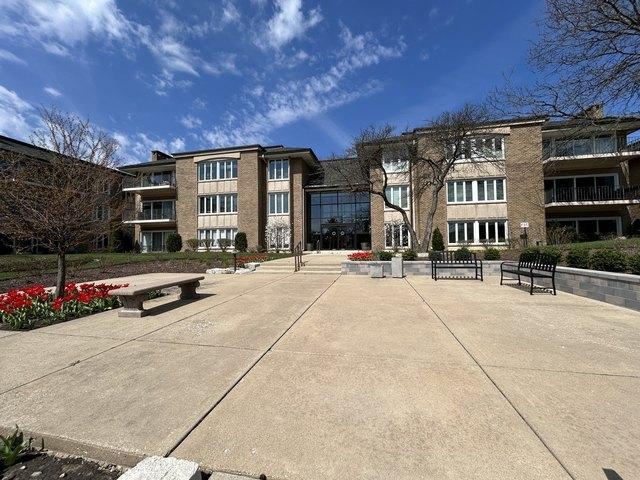 Condo for sale in Oak Brook, Illinois