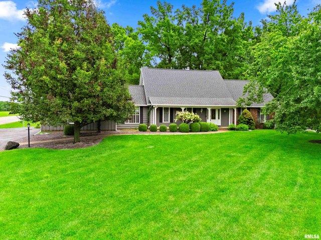 House for sale in Pekin, Illinois