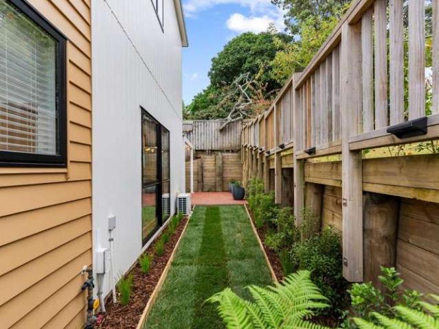 Townhouse for rent in Glenfield, Kaipātiki
