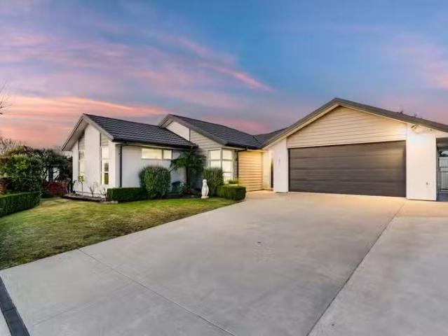 House for sale in Chaslands, Canterbury