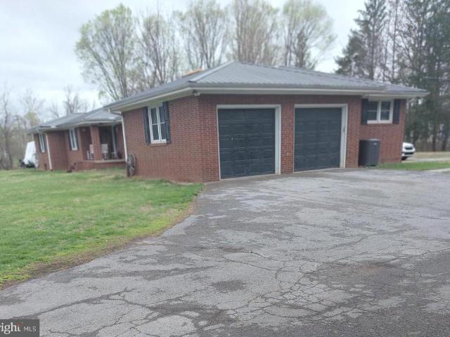 House for sale in Petersburg, West Virginia