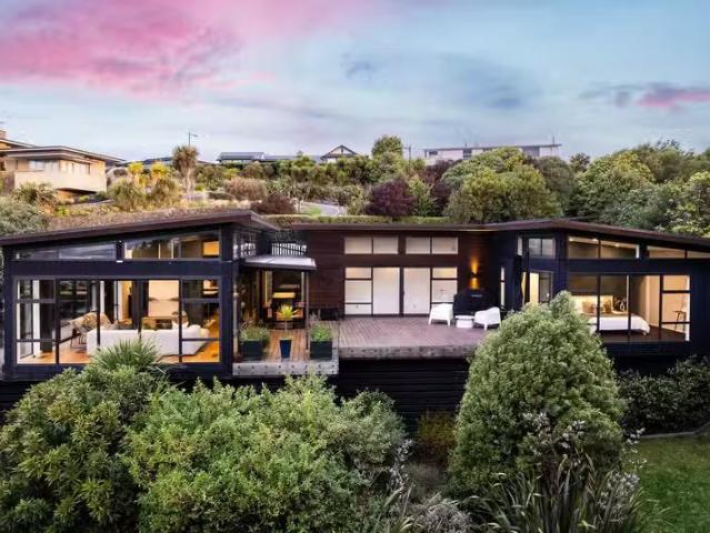 House for sale in Chaslands, Canterbury