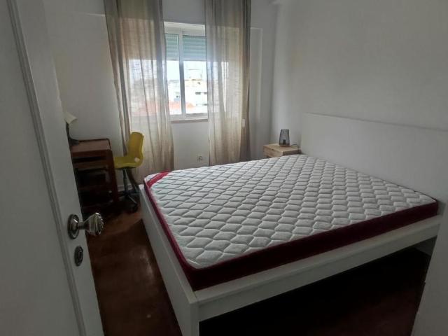 Quarto alugar em Cova da Piedade, Almada