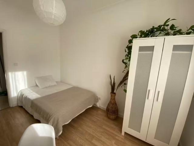 Quarto alugar em Torcatas, Almada