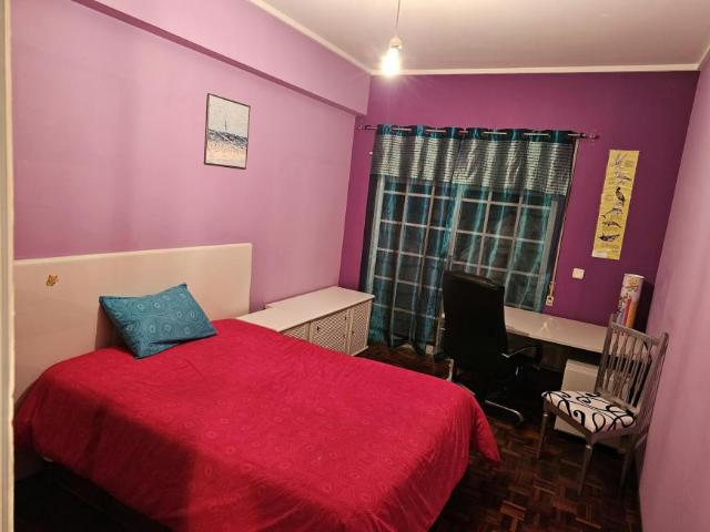Quarto alugar em Cova da Piedade, Almada