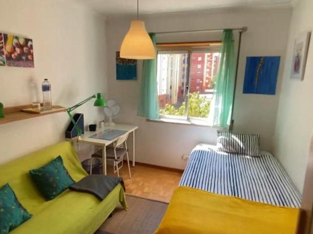 Quarto alugar em Almada, Setúbal