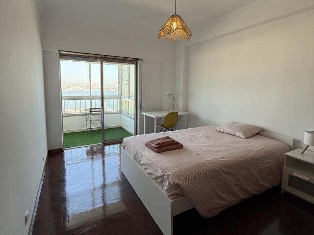 Quarto alugar em Cacilhas, Almada