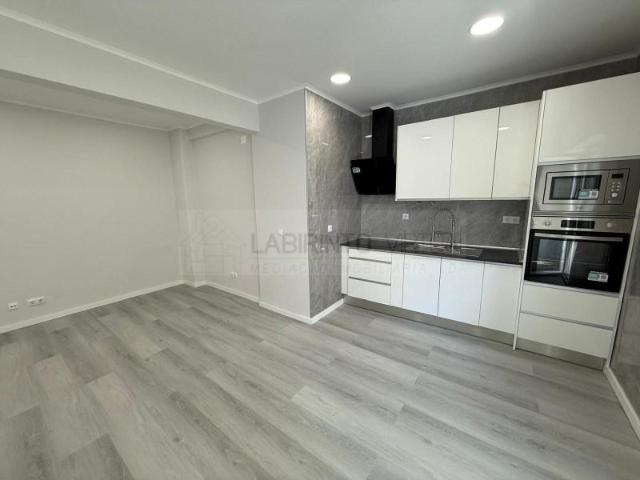 Apartamento venda em Amadora, Lisboa