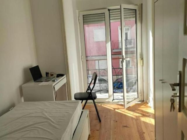 Quarto alugar em Encosta do Sol, Amadora
