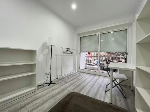 Quarto alugar em Bairro Janeiro, Amadora