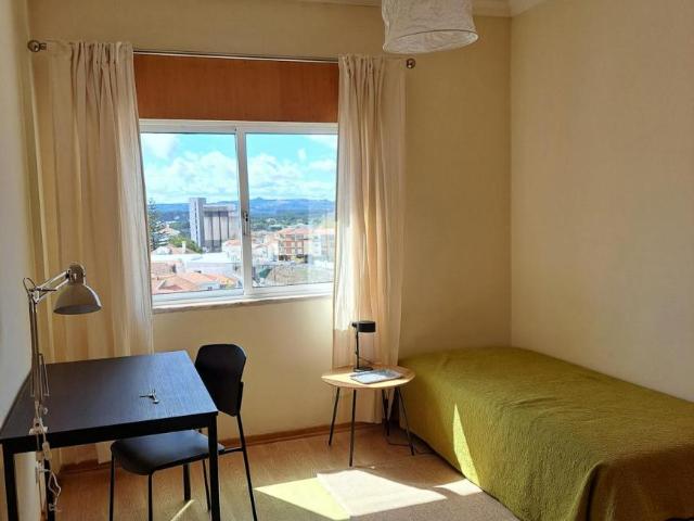 Quarto alugar em Caldas Da Rainha, Leiria