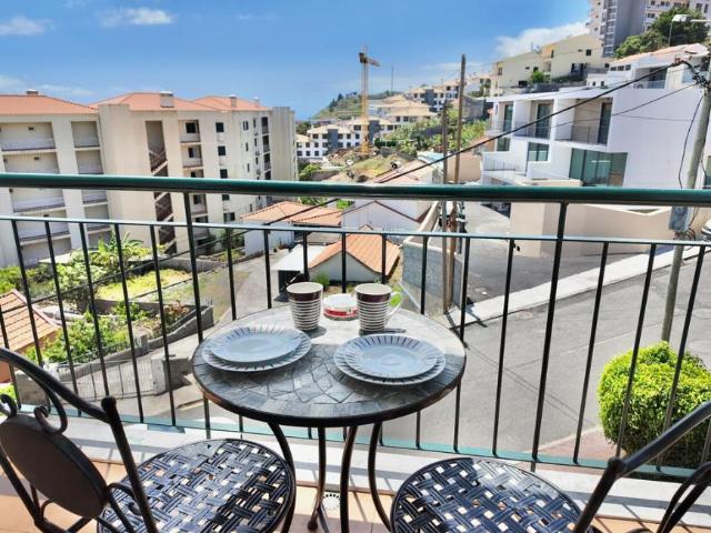 Apartamento alugar em Olaria, Santa Cruz