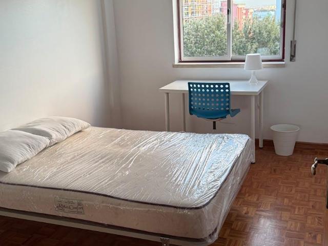 Quarto alugar em Almada, Setúbal