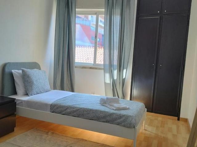 Room alugar em Cruz Quebrada-dafundo, Alto de Santa Catarina